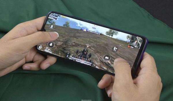 vivo手机自带和平精英开挂功能（vivo 手机品牌 一家生产智能手机的公司，其产品以音质优良、拍照功能强大著称，在中国
